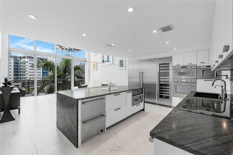 Condo in Miami Beach, Florida, 1 bedroom  № 981378 - photo 12