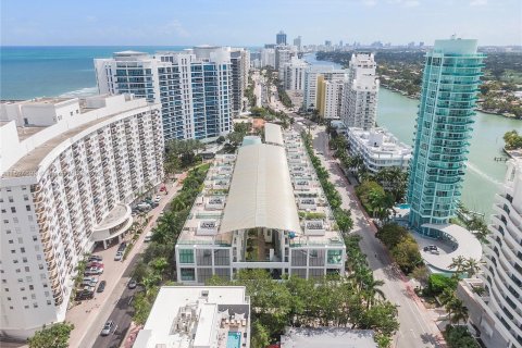 Condo in Miami Beach, Florida, 1 bedroom  № 981378 - photo 1