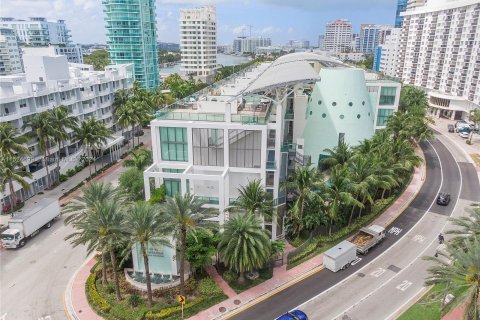 Condo in Miami Beach, Florida, 1 bedroom  № 981378 - photo 30