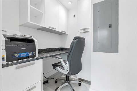 Condo in Miami Beach, Florida, 1 bedroom  № 981378 - photo 18