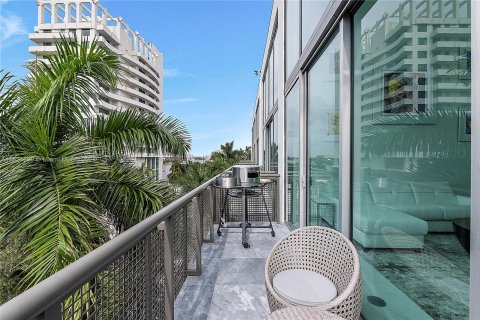 Condo in Miami Beach, Florida, 1 bedroom  № 981378 - photo 20