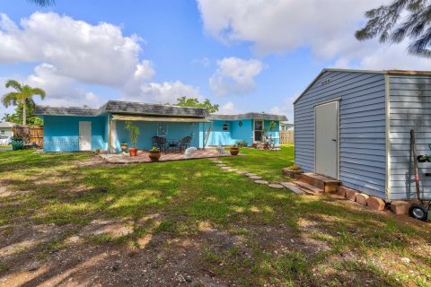 Villa ou maison à vendre à Tamarac, Floride: 4 chambres, 138.89 m2 № 1207180 - photo 9