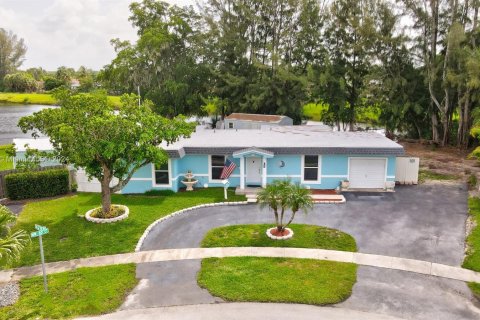 Villa ou maison à vendre à Tamarac, Floride: 4 chambres, 138.89 m2 № 1207180 - photo 4