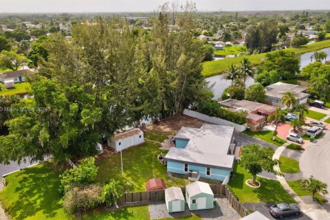 Villa ou maison à vendre à Tamarac, Floride: 4 chambres, 138.89 m2 № 1207180 - photo 14