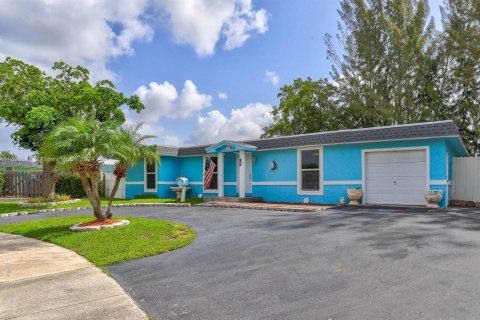 Casa en venta en Tamarac, Florida, 4 dormitorios, 138.89 m2 № 1207180 - foto 2