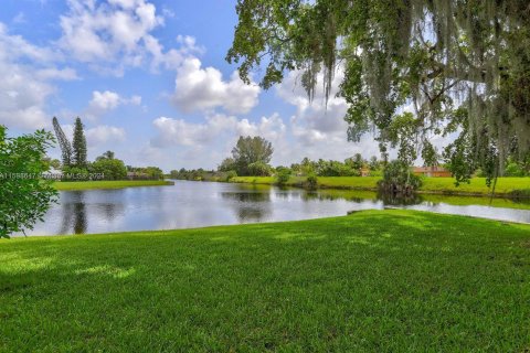 Villa ou maison à vendre à Tamarac, Floride: 4 chambres, 138.89 m2 № 1207180 - photo 6