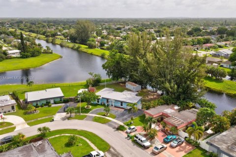 Casa en venta en Tamarac, Florida, 4 dormitorios, 138.89 m2 № 1207180 - foto 17