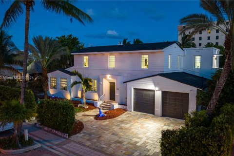 Casa en venta en Hollywood, Florida, 6 dormitorios, 261.43 m2 № 1186022 - foto 30