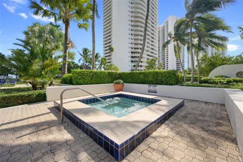 Condo in Aventura, Florida, 2 bedrooms  № 1185977 - photo 22