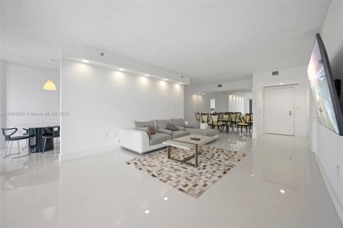 Condominio en venta en Aventura, Florida, 2 dormitorios, 140.1 m2 № 1185977 - foto 7