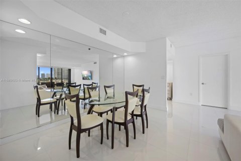 Condo in Aventura, Florida, 2 bedrooms  № 1185977 - photo 4