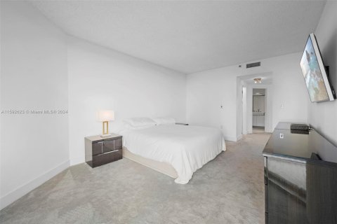 Condo in Aventura, Florida, 2 bedrooms  № 1185977 - photo 9