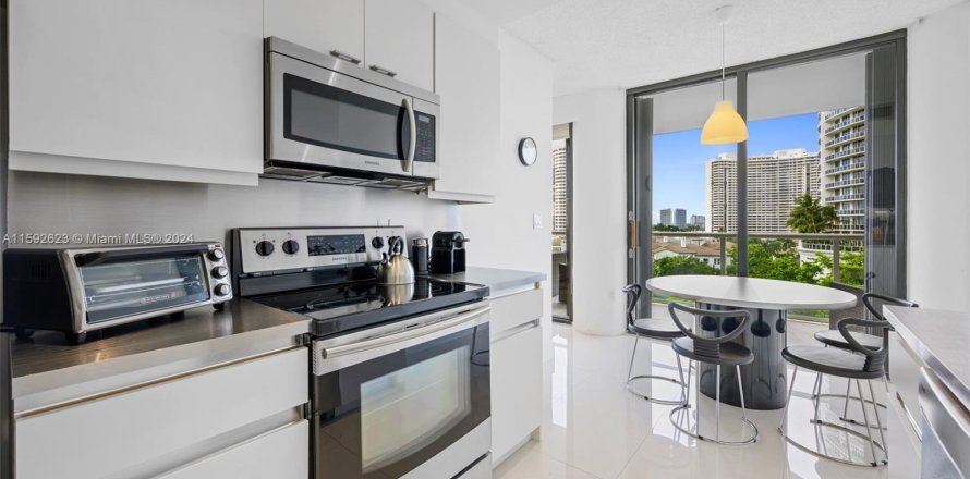 Condo in Aventura, Florida, 2 bedrooms  № 1185977