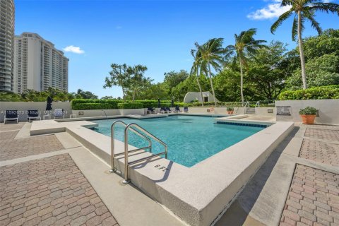 Condo in Aventura, Florida, 2 bedrooms  № 1185977 - photo 23