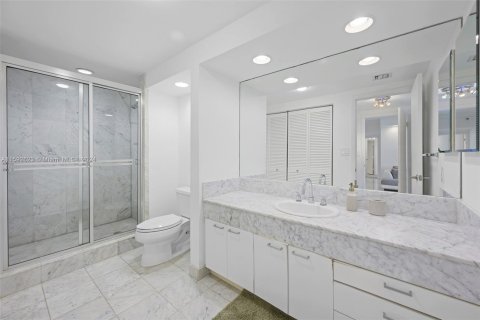 Condo in Aventura, Florida, 2 bedrooms  № 1185977 - photo 11