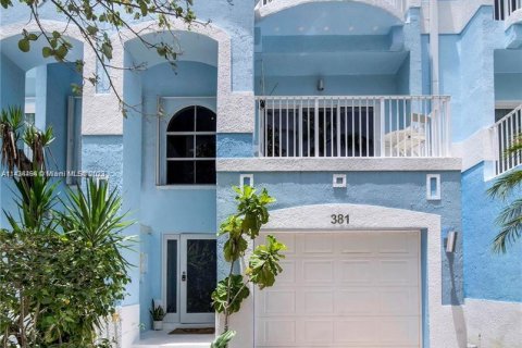 Townhouse in Hollywood, Florida 3 bedrooms, 185.8 sq.m. № 942364 - photo 8