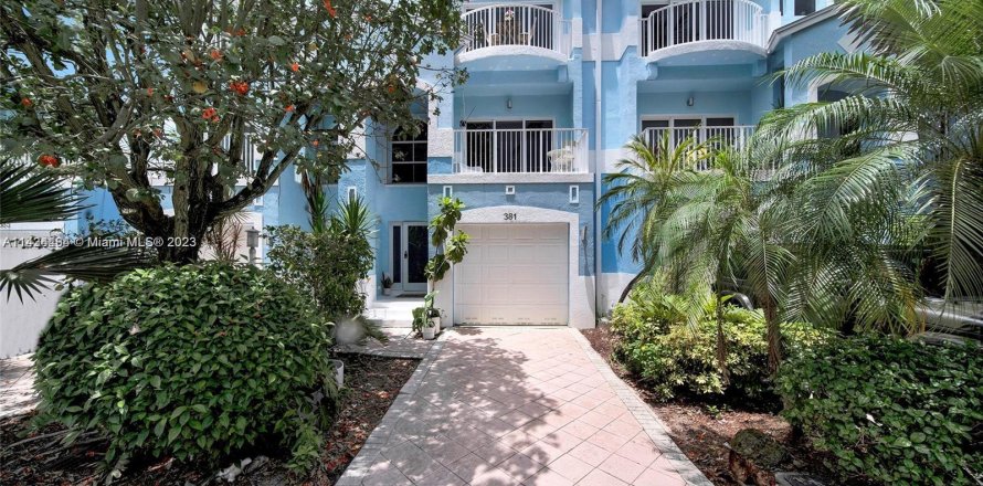 Townhouse in Hollywood, Florida 3 bedrooms, 185.8 sq.m. № 942364