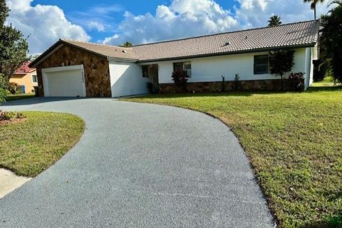 House in Coral Springs, Florida 3 bedrooms, 217.67 sq.m. № 1104434 - photo 1