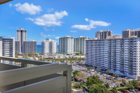 Condo in Fort Lauderdale, Florida, 2 bedrooms  № 1104433 - photo 24