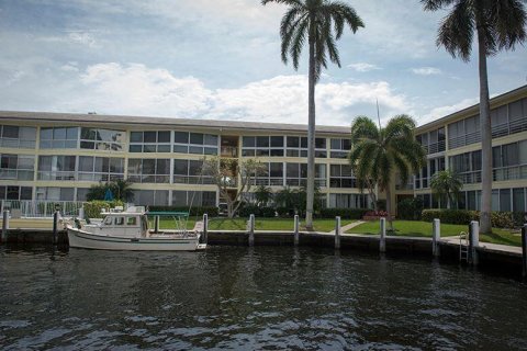 Condo in Fort Lauderdale, Florida, 2 bedrooms  № 965887 - photo 1