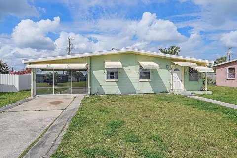 House in North Port, Florida 2 bedrooms, 119.57 sq.m. № 1373794 - photo 1