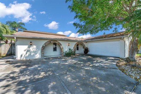 House in Safety Harbor, Florida 4 bedrooms, 232.07 sq.m. № 1393904 - photo 4