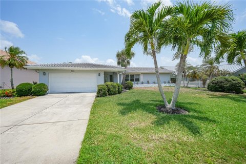 House in Punta Gorda, Florida 3 bedrooms, 165.55 sq.m. № 1195101 - photo 2