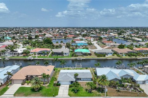 Villa ou maison à vendre à Punta Gorda, Floride: 3 chambres, 165.55 m2 № 1195101 - photo 1