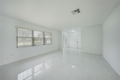 Villa ou maison à vendre à Punta Gorda, Floride: 3 chambres, 165.55 m2 № 1195101 - photo 5