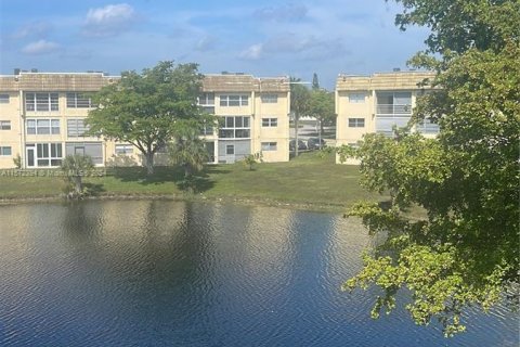 Condo in Sunrise, Florida, 2 bedrooms  № 1177977 - photo 30