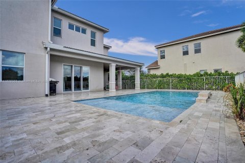 House in Royal Palm Beach, Florida 5 bedrooms, 388.61 sq.m. № 1316283 - photo 2