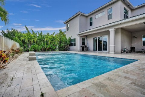 House in Royal Palm Beach, Florida 5 bedrooms, 388.61 sq.m. № 1316283 - photo 1