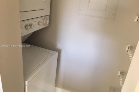 Condo in Miramar, Florida, 1 bedroom  № 1396208 - photo 19