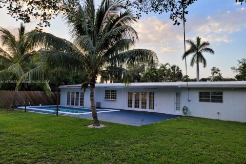 House in Miami, Florida 5 bedrooms, 218.32 sq.m. № 1396206 - photo 20