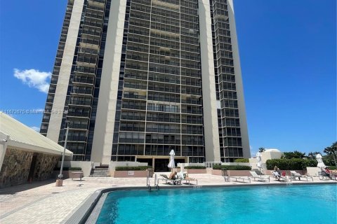 Condo in Aventura, Florida, 1 bedroom  № 1396207 - photo 9