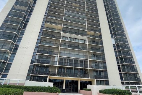 Condo in Aventura, Florida, 1 bedroom  № 1396207 - photo 10