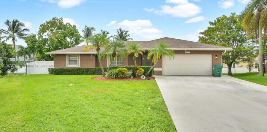 House in Plantation, Florida 4 bedrooms, 206.06 sq.m. № 1396116