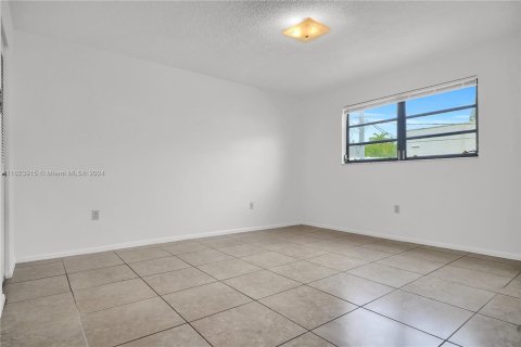 Copropriété à vendre à Miami Beach, Floride: 2 chambres, 80.92 m2 № 1288984 - photo 12