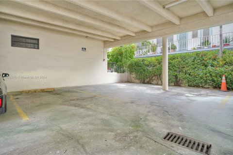 Copropriété à vendre à Miami Beach, Floride: 2 chambres, 80.92 m2 № 1288984 - photo 17