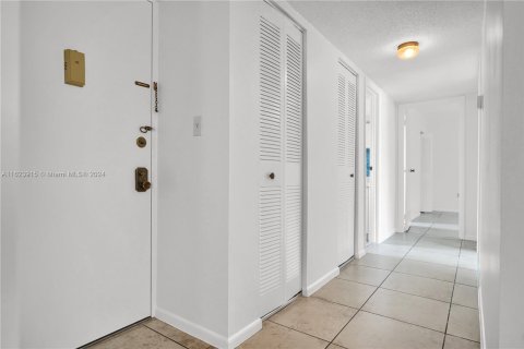 Copropriété à vendre à Miami Beach, Floride: 2 chambres, 80.92 m2 № 1288984 - photo 3