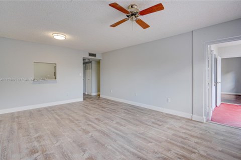 Copropriété à vendre à Deerfield Beach, Floride: 2 chambres, 88.26 m2 № 1288836 - photo 6