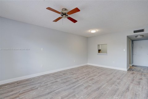 Copropriété à vendre à Deerfield Beach, Floride: 2 chambres, 88.26 m2 № 1288836 - photo 5