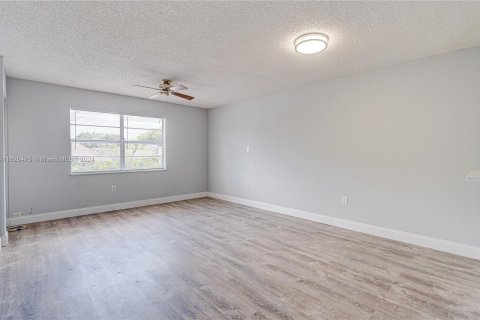 Copropriété à vendre à Deerfield Beach, Floride: 2 chambres, 88.26 m2 № 1288836 - photo 3