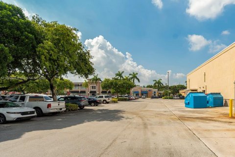 Propiedad comercial en venta en Miami, Florida № 1318775 - foto 20