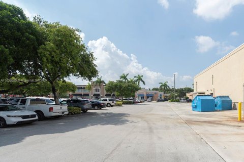 Propiedad comercial en venta en Miami, Florida № 1318775 - foto 14