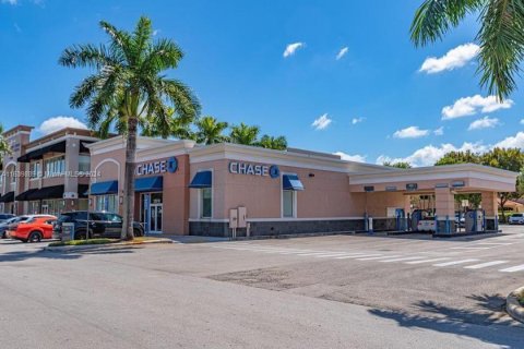 Propiedad comercial en venta en Miami, Florida № 1318775 - foto 4