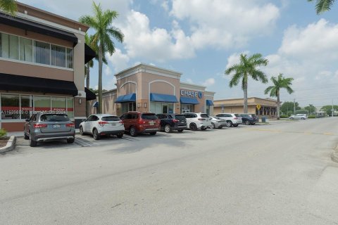 Propiedad comercial en venta en Miami, Florida № 1318775 - foto 12