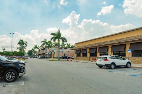 Propiedad comercial en venta en Miami, Florida № 1318775 - foto 19