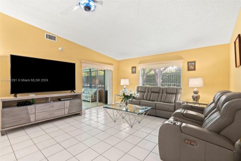 House in Boca Raton, Florida 2 bedrooms, 121.7 sq.m. № 1318812 - photo 5