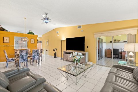 House in Boca Raton, Florida 2 bedrooms, 121.7 sq.m. № 1318812 - photo 11